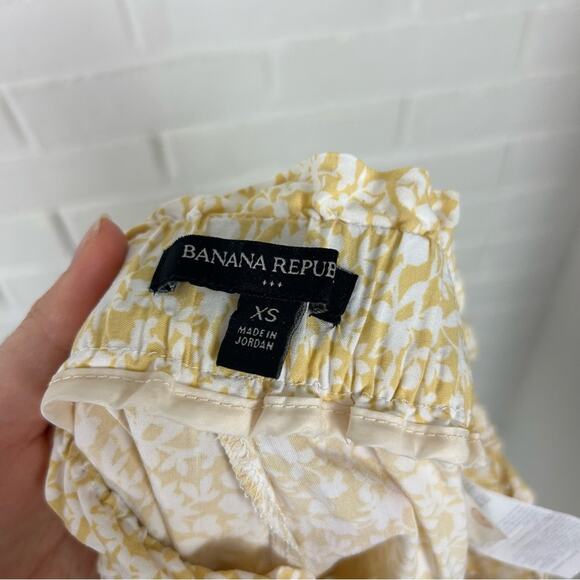 Banana Republic Yellow White Floral Casual Shorts Size XS - Picture 3 of 9